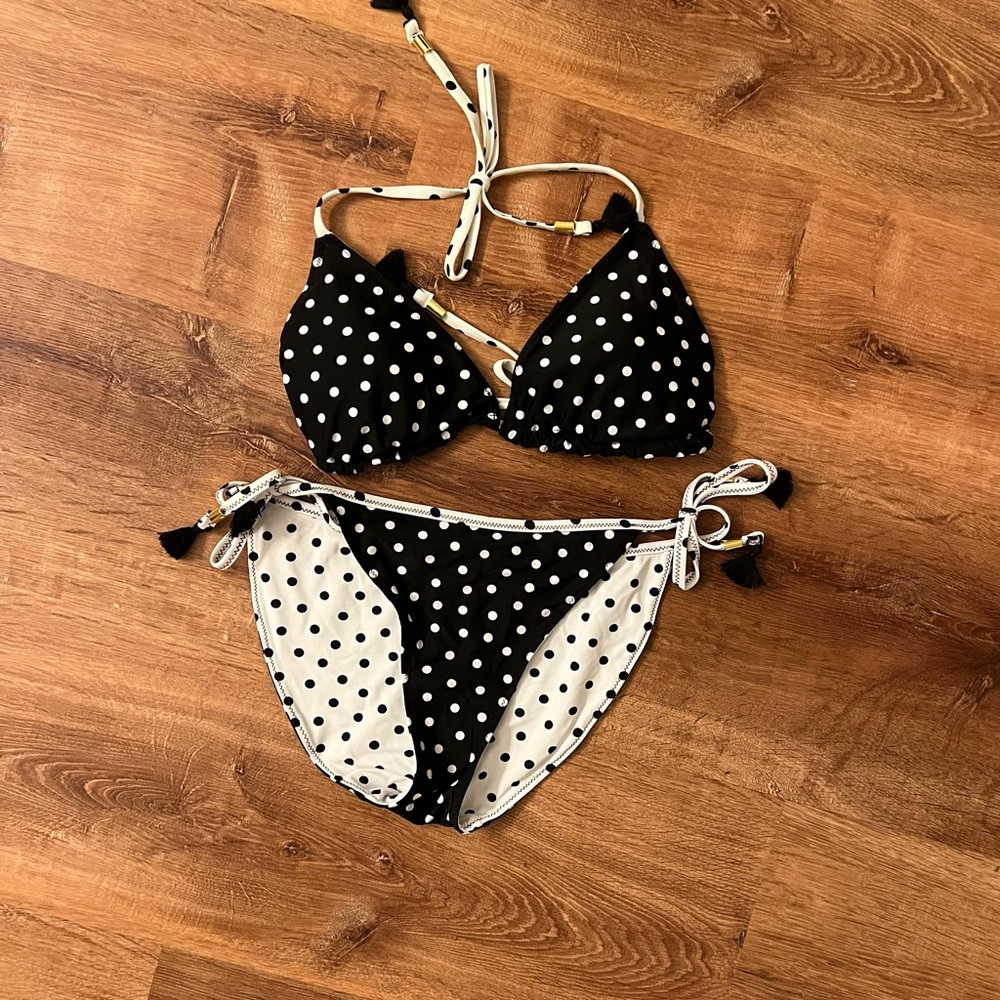 ⭐️ 3/$30⭐️ VS reversible polka dot bikini